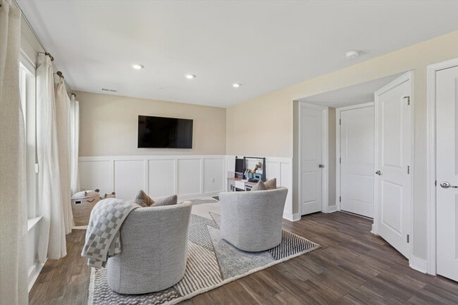 Building Photo - Beautiful 3B/2.5B Townhome in Downingtown ...