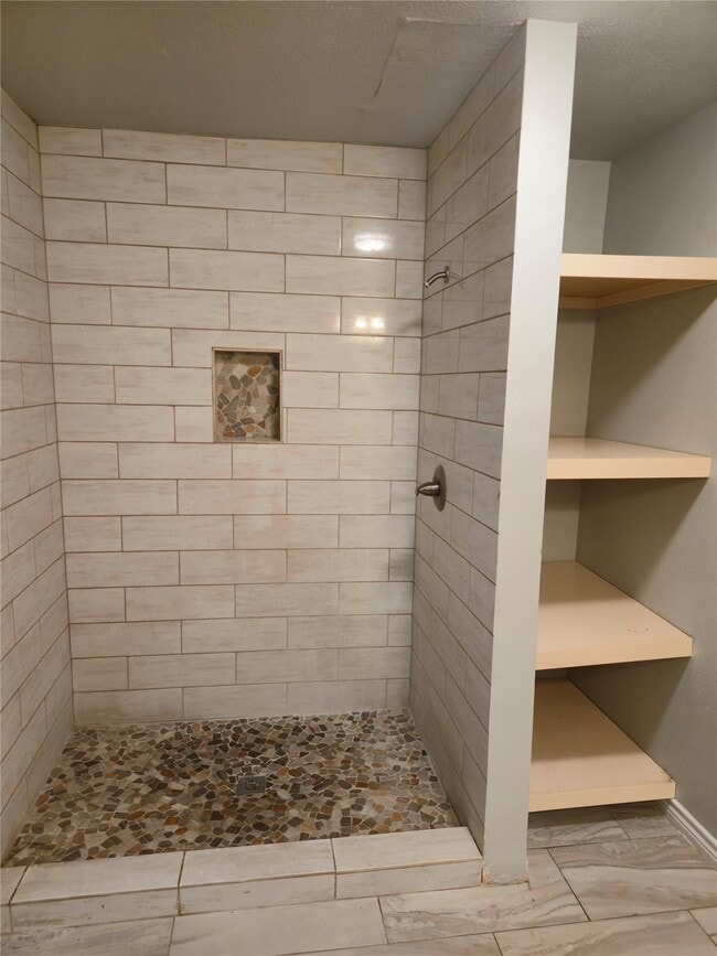 Building Photo - 5203 Pensdale St