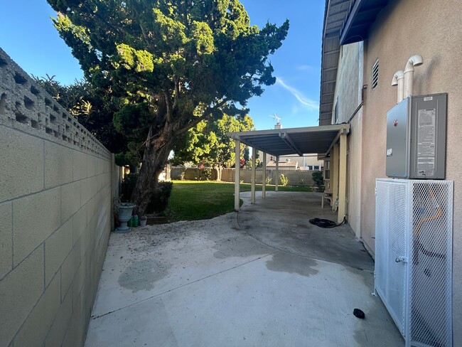 Building Photo - Spacious 4bed/3bath House for rent