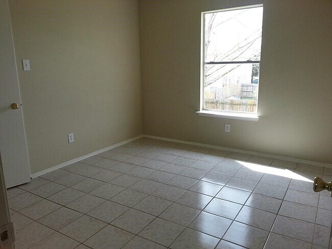 Building Photo - 6719 Lower Arrow Dr