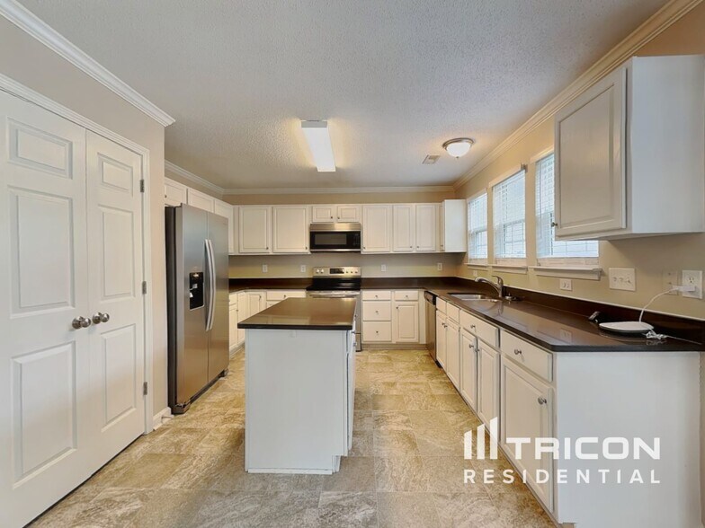 Building Photo - 3525 Sunset Hollow Ct