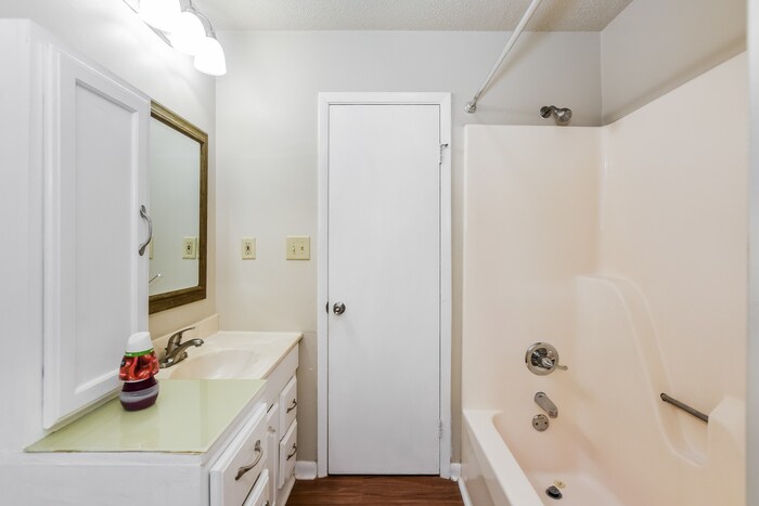 Building Photo - 14008 Armond Dr