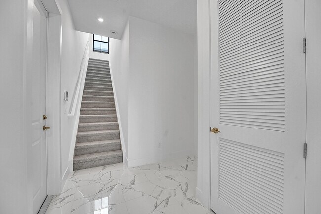 Building Photo - 9533 St Germain Dr