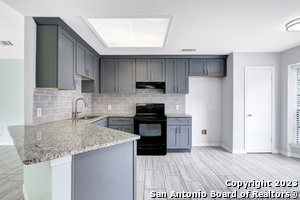 Building Photo - 5531 Ivanhoe St