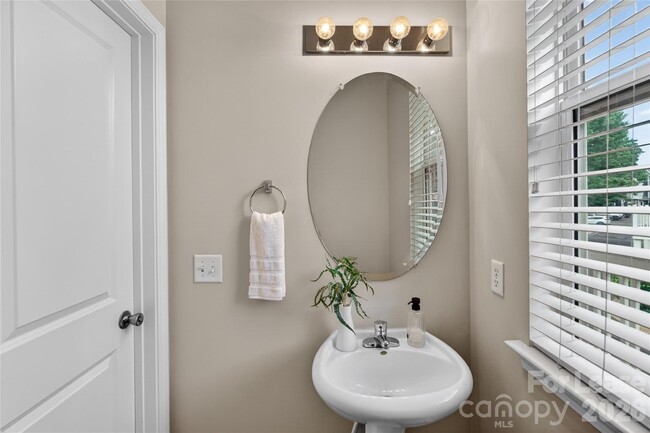 Building Photo - 1508 Walnut View Dr