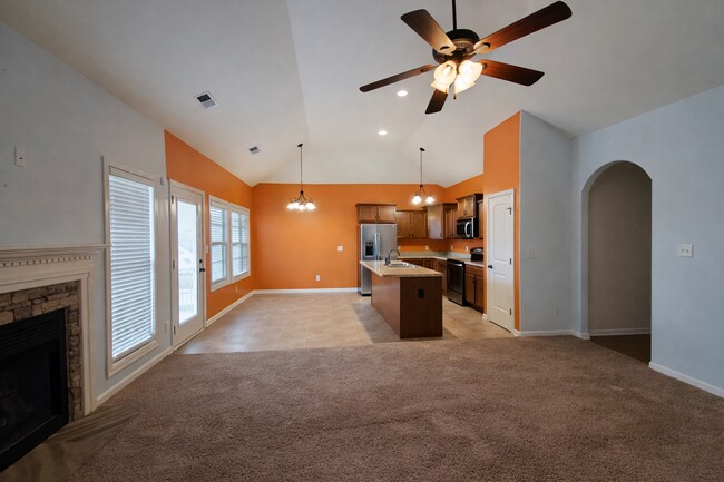 Building Photo - 3 bedroom 2 bath Gem in Hidden Springs Subdivision