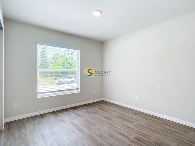 Building Photo - 15070 Dania Ave