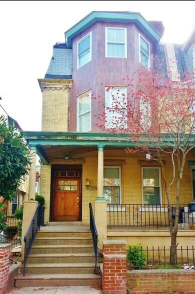 Building Photo - 830 S 49th St