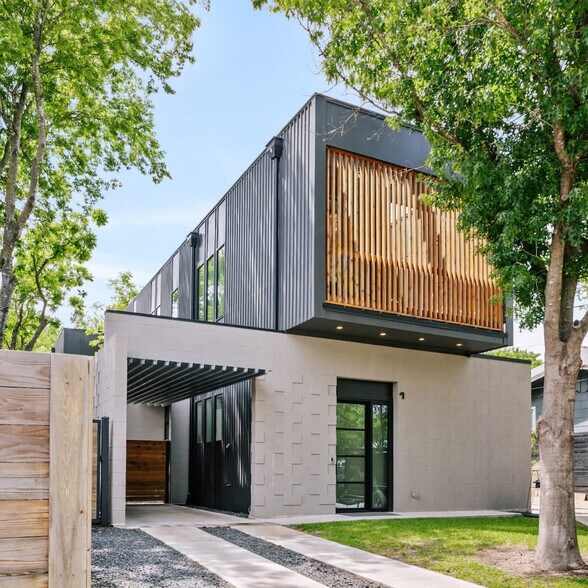 Building Photo - 2106 Maple Ave