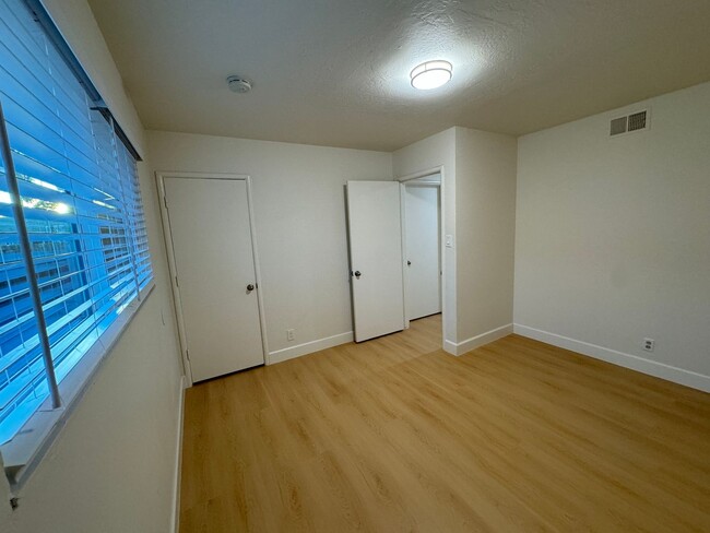 Building Photo - New Remodeled, Walking distance to Union C...