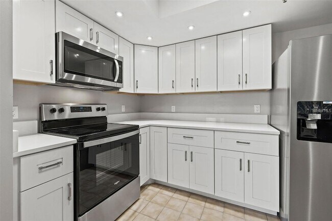 Building Photo - 5950 Pelican Bay Plaza S