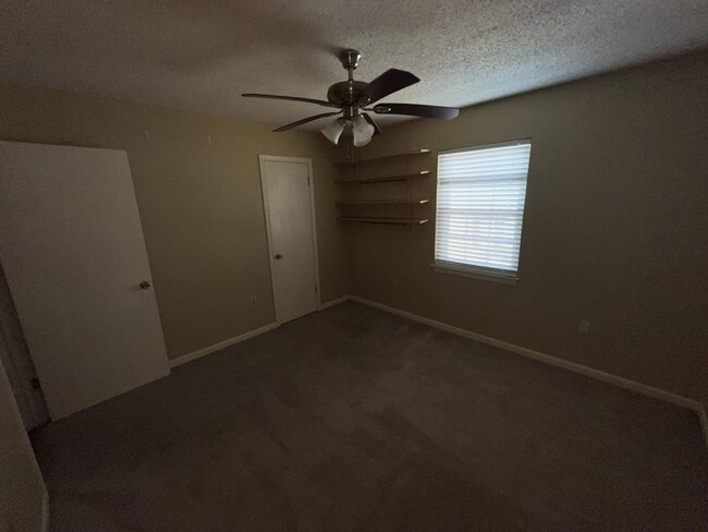 Building Photo - Now Leasing: Beautiful 2 Bed, 2.5 Bath tow...