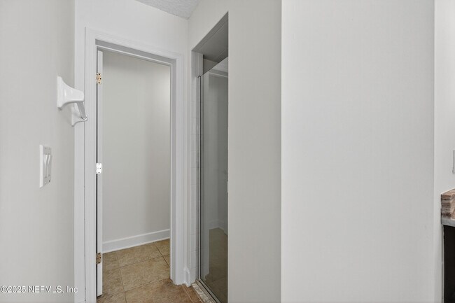 Building Photo - 10008 Sifton Ct