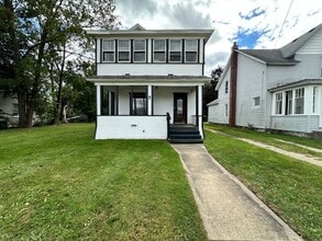 Building Photo - Four Bedroom House Available in Battle Creek!