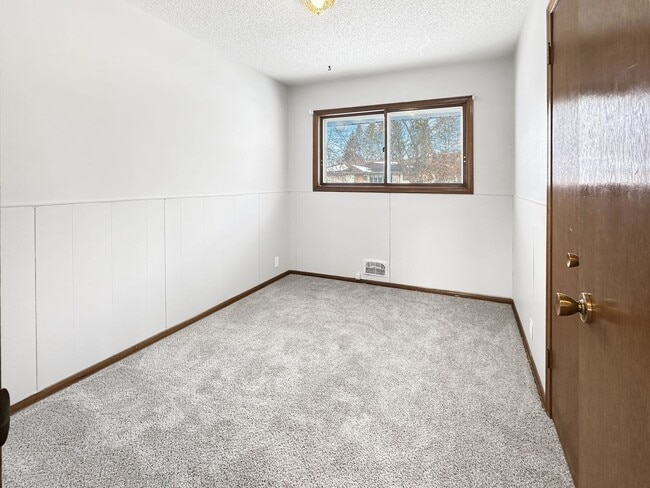 Building Photo - 276 Dawn Ave