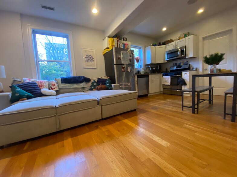 Building Photo - 719 Parker St