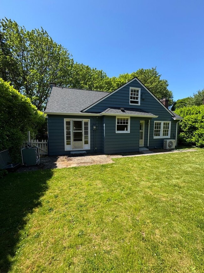 Building Photo - Beautifully Renovated Reed Neighborhood Craftsman | Huge Backyard | Available Mid-August