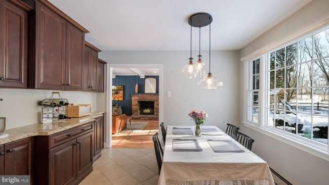 Building Photo - 154 Ash Way