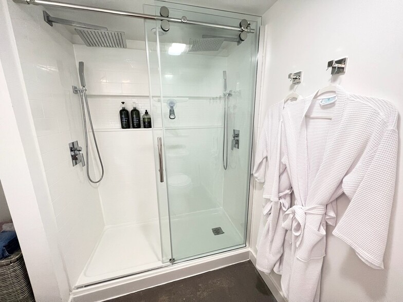 Building Photo - 2143 Winston Ave