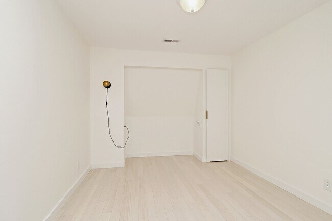 Building Photo - Bright & Modern Downtown Home Near UVA Medical Center