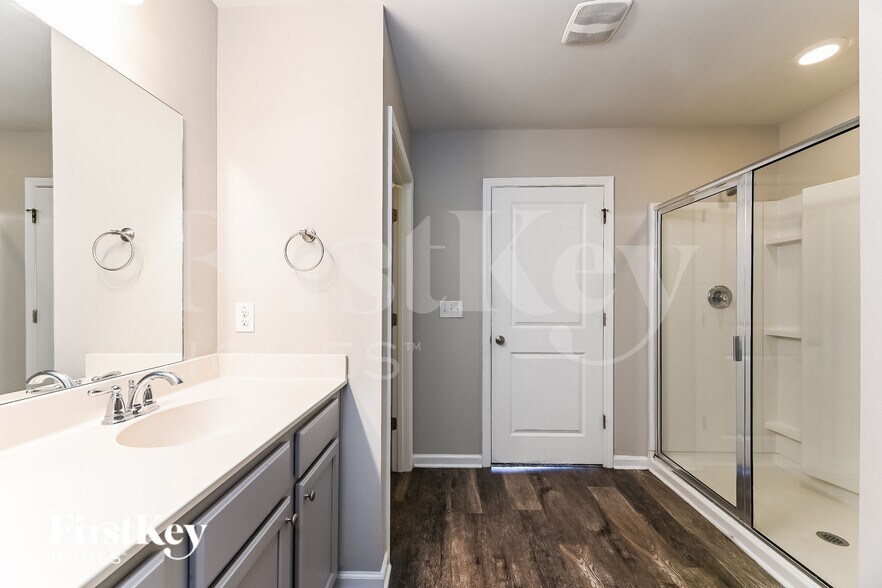 Building Photo - 301 Mincy St