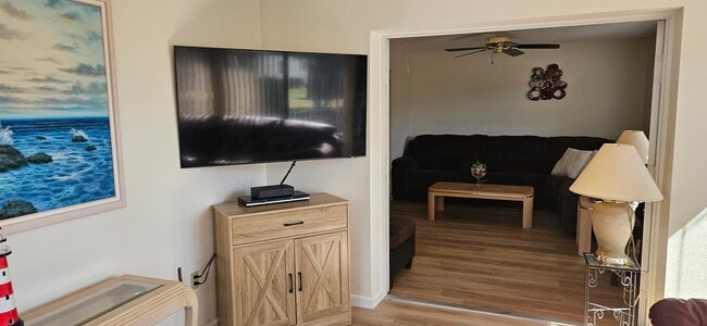 Building Photo - 6215 Green View Cir