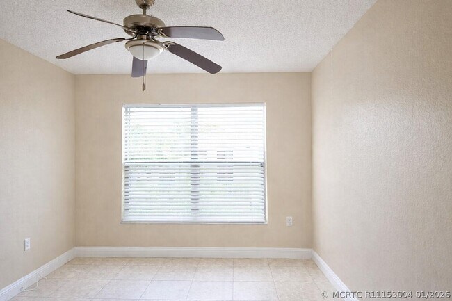 Building Photo - 1542 Lake Crystal Dr