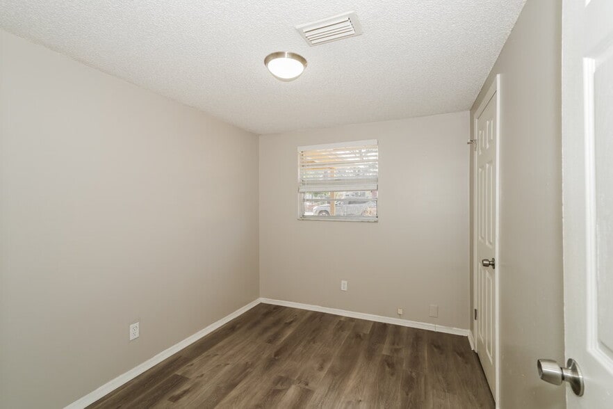 Building Photo - 2014 E Humphrey St