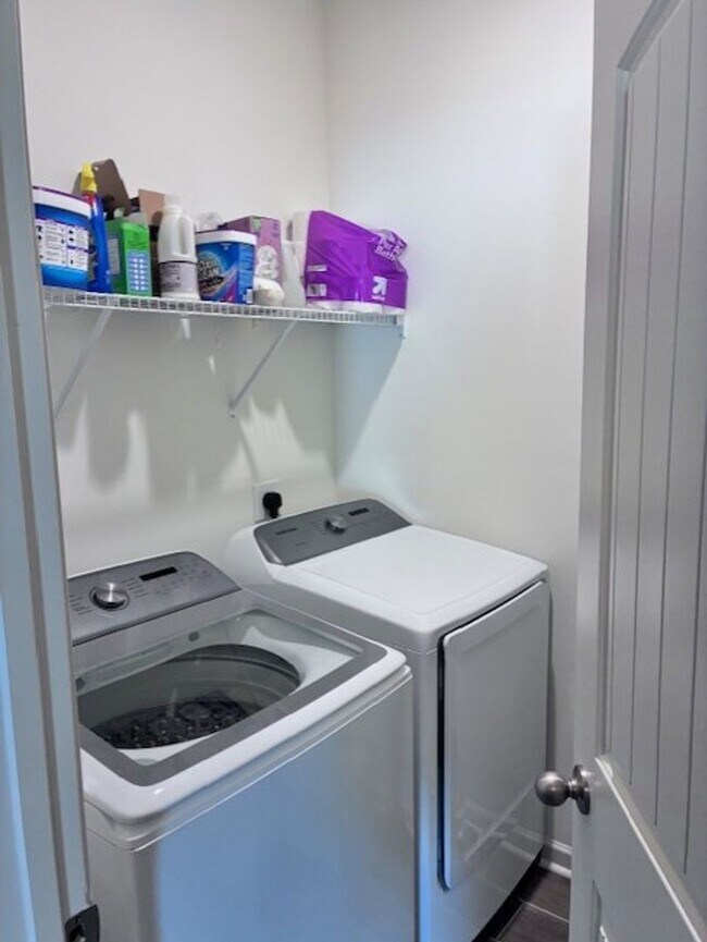 Building Photo - 224 Park Crest Run