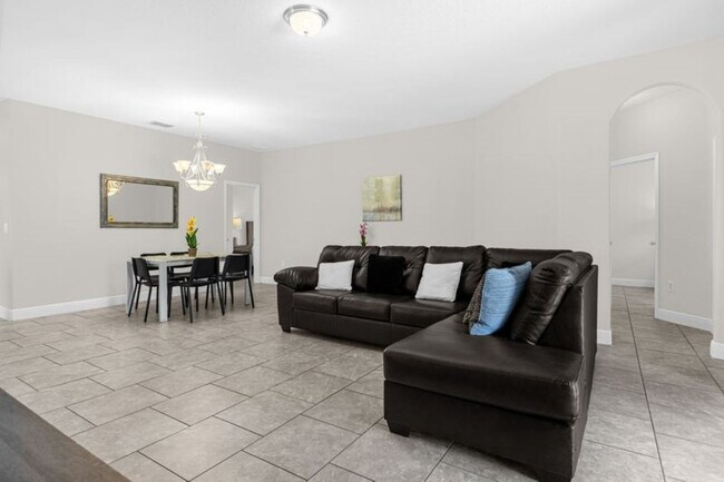 Building Photo - 4159 Oak Tree Dr