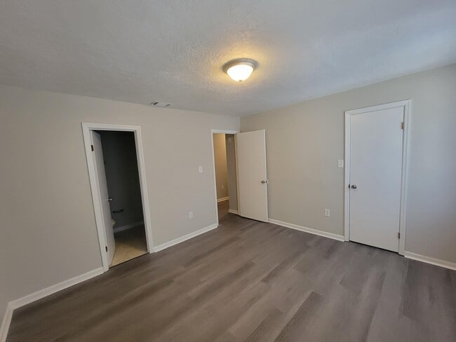 Building Photo - 3921 Miramar Dr Ext