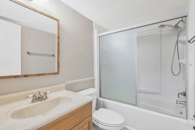 Building Photo - 3Br 2BA Home in Brandon, FL - New Paint and Carpet