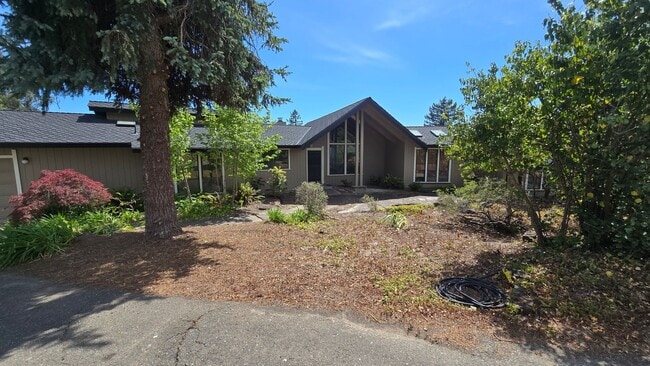 Building Photo - Beautiful West County Property Minutes Fro...