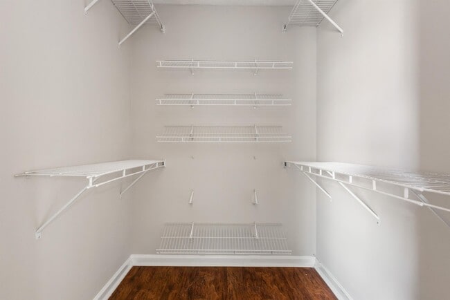 Building Photo - 4629 Woodbridge Ln