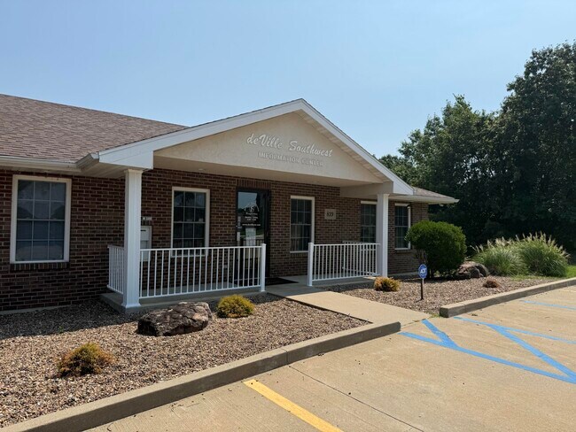 Building Photo - 829 Southwest Blvd