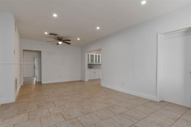 Building Photo - 3916 SW 58th Ave