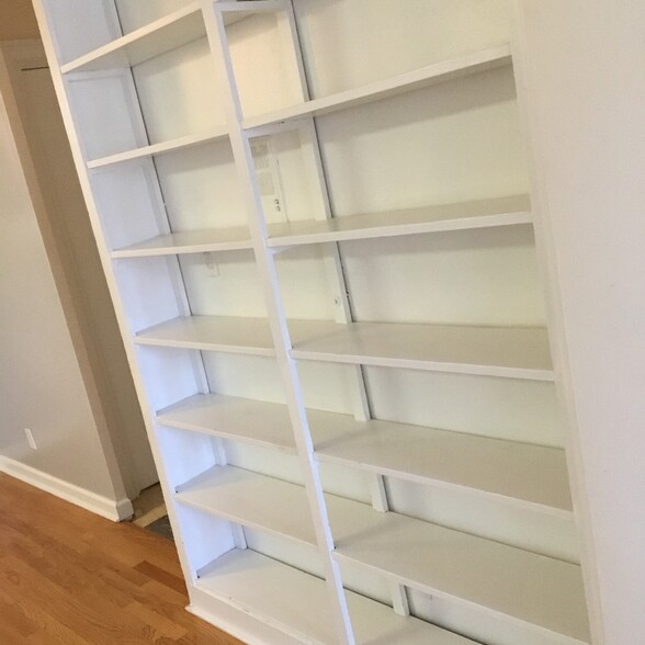 Built-in Bookshelves - 444 Bedford St