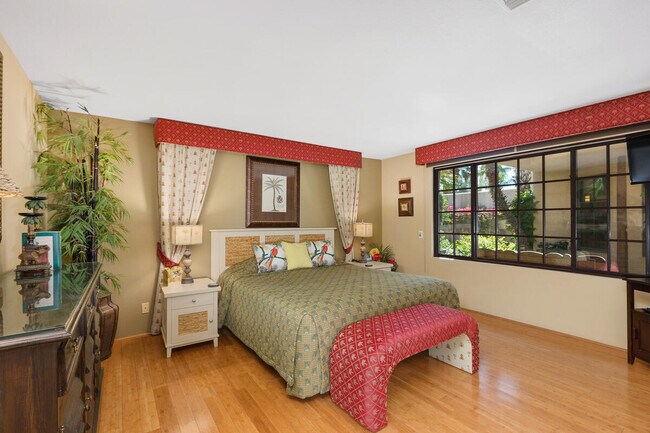 Building Photo - 76900 Avenida Fernando