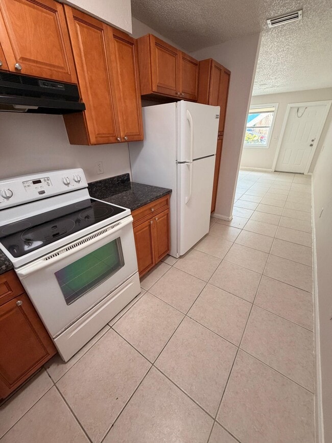Building Photo - 1618 W 26th Ct