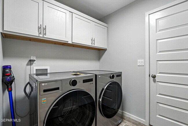 Building Photo - 837 Paseo Drusy Pl