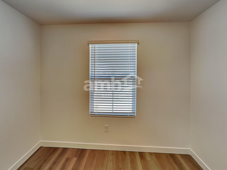 Building Photo - 25550 N 185th Ave