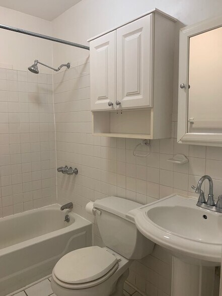 Bathroom 1 - 288 Monmouth St