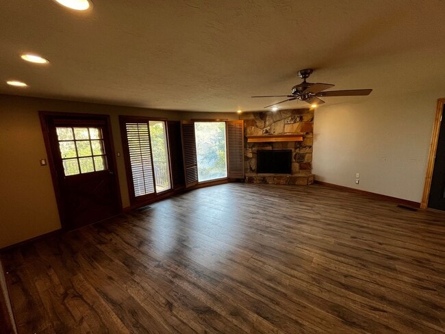 Building Photo - Beautiful 5 Bedroom/4 Bathroom in Bountiful
