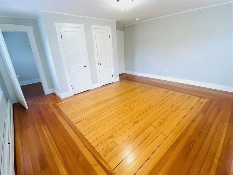 Building Photo - 197 Main St