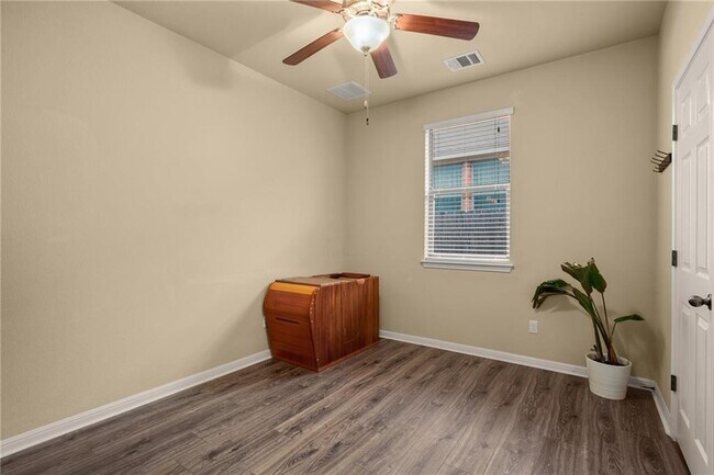 Building Photo - 2820 Garnet Ridge Dr