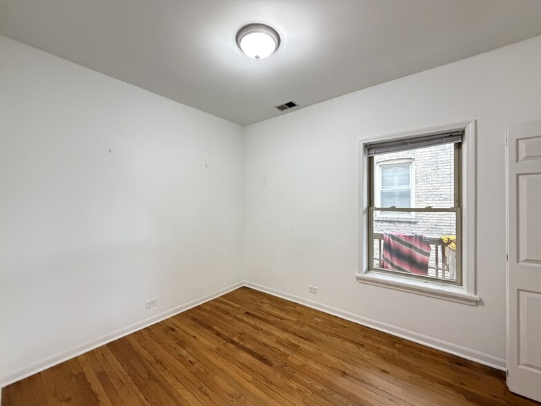 Building Photo - 5783 N Ridge Ave