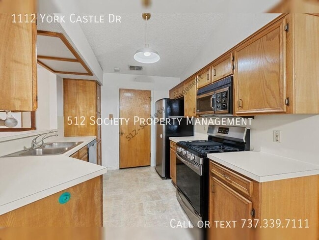 Building Photo - 1112 York Castle Dr