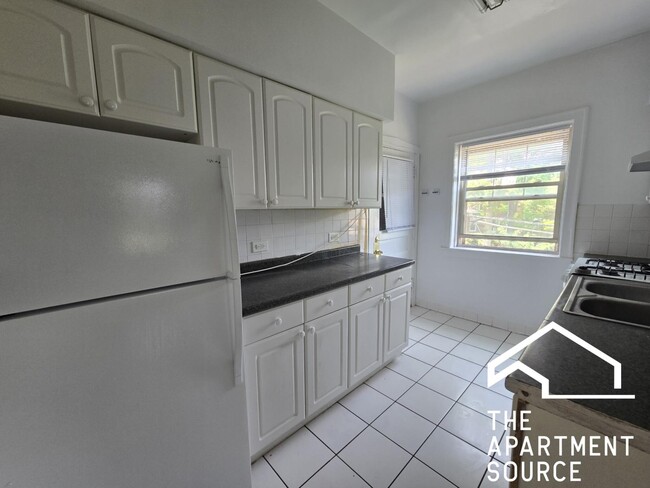 Building Photo - 918 Reba Pl