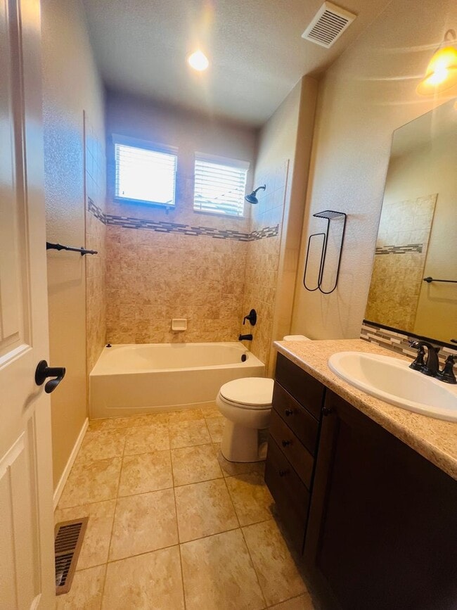 Building Photo - Don't miss the opportunity to make this wonderful house your next home.