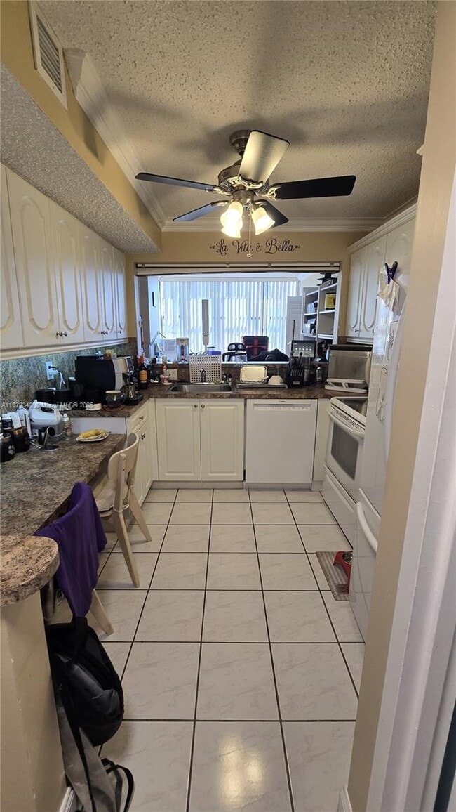Building Photo - 2017 S Ocean Dr